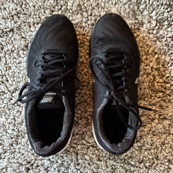 Women’s Black Nike Tennis Shoes / Training Shoes Size 7.5 - Picture 3 of 7